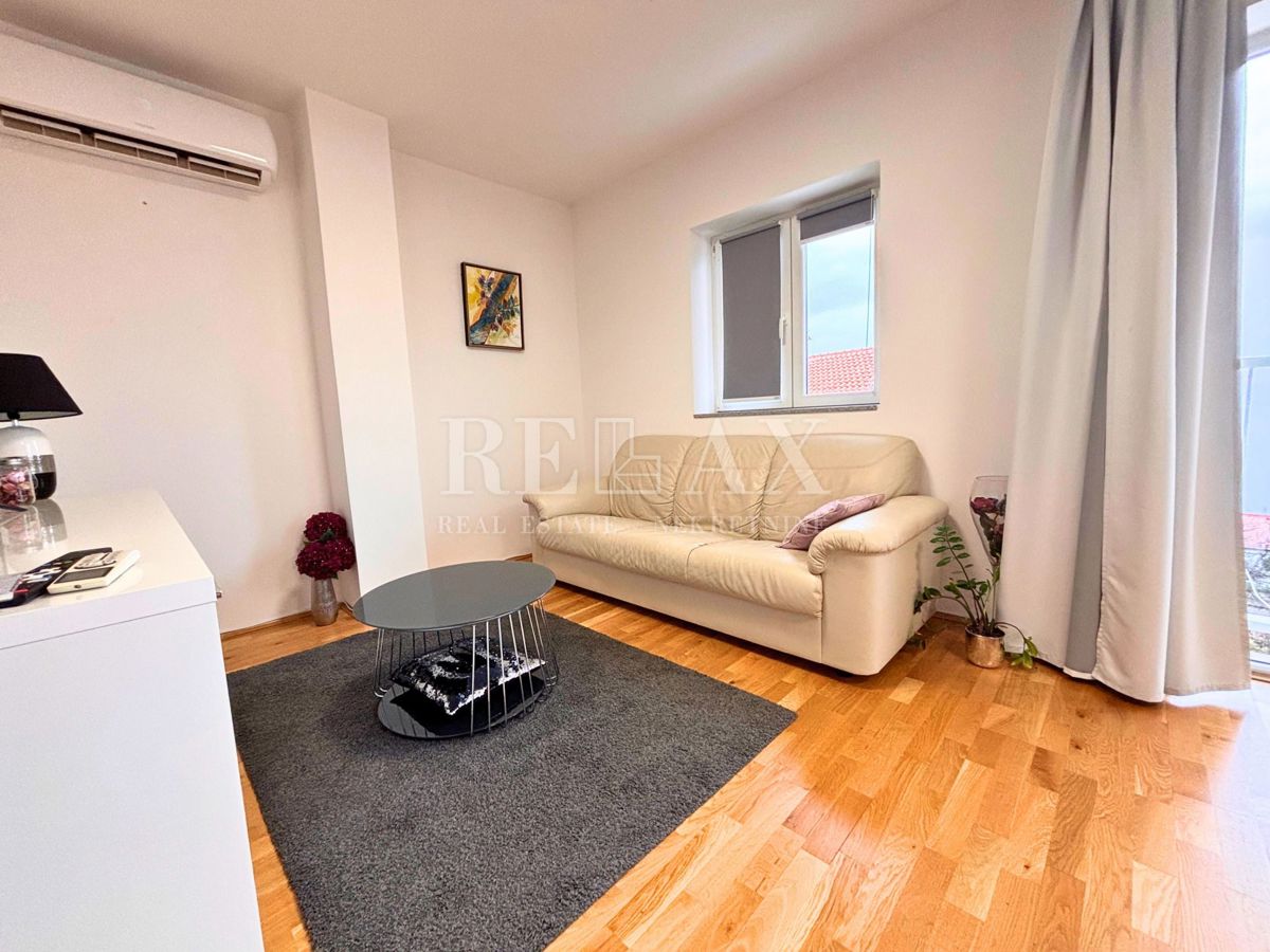 Novi Vinodolski - dvosobno stanovanje, parkirišče