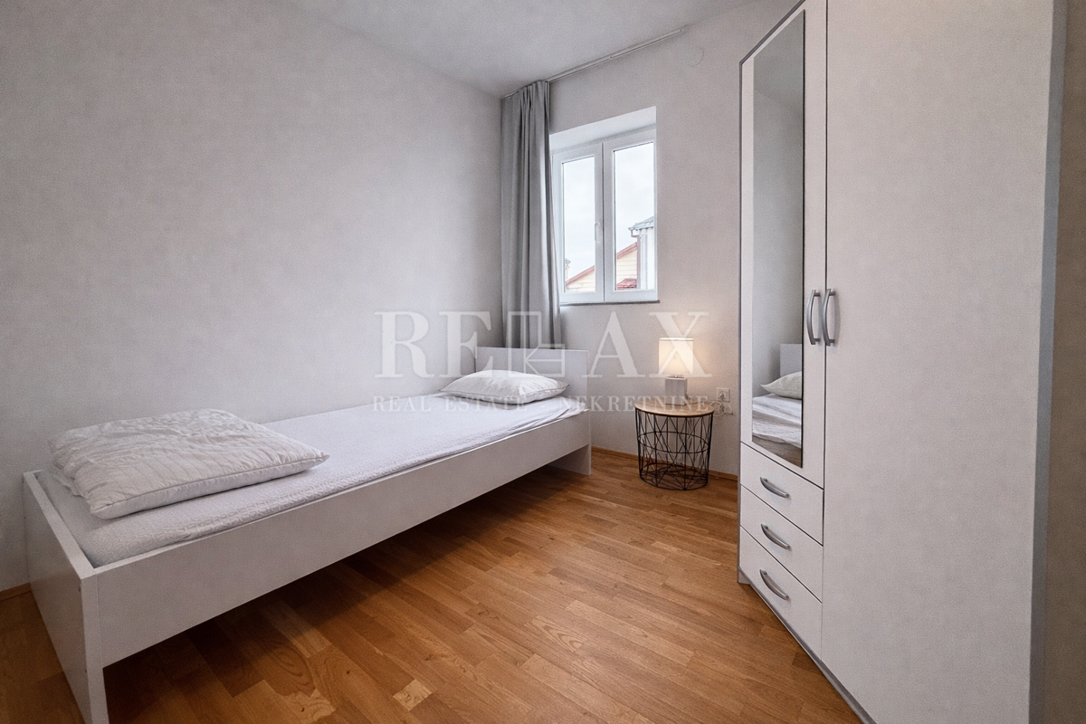 Novi Vinodolski - dvosobno stanovanje, parkirišče