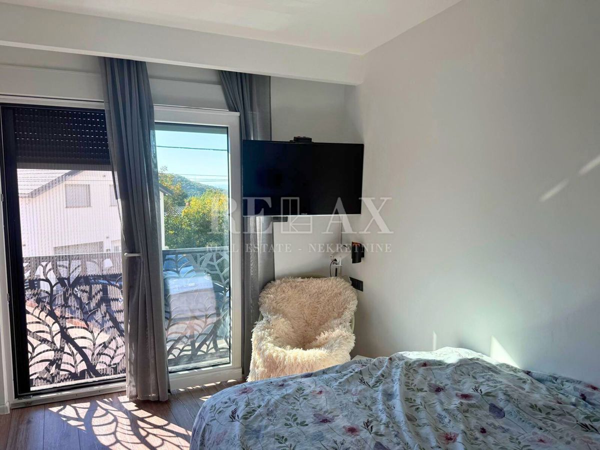 Bribir - hiša z bazenom in vrtom