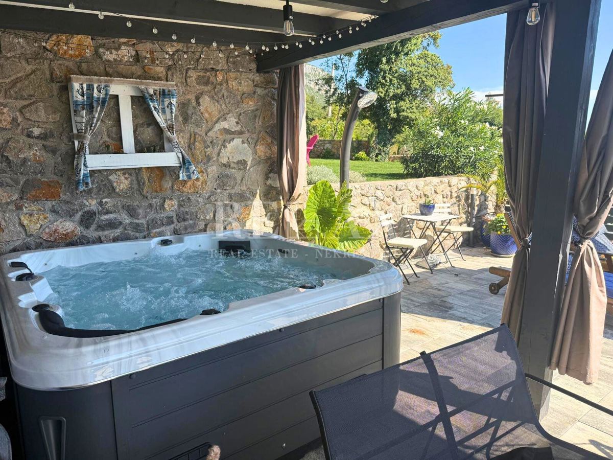 Bribir - hiša z bazenom in vrtom