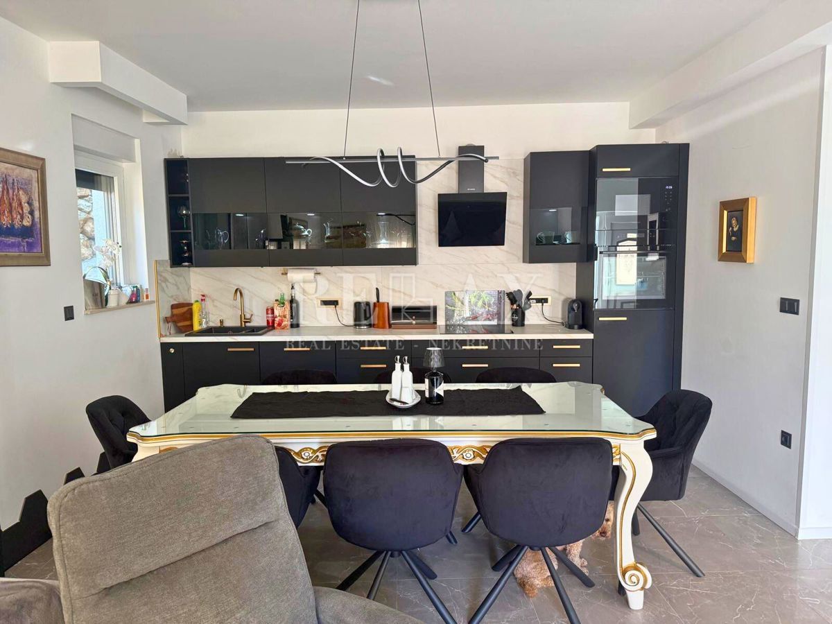 Bribir - hiša z bazenom in vrtom