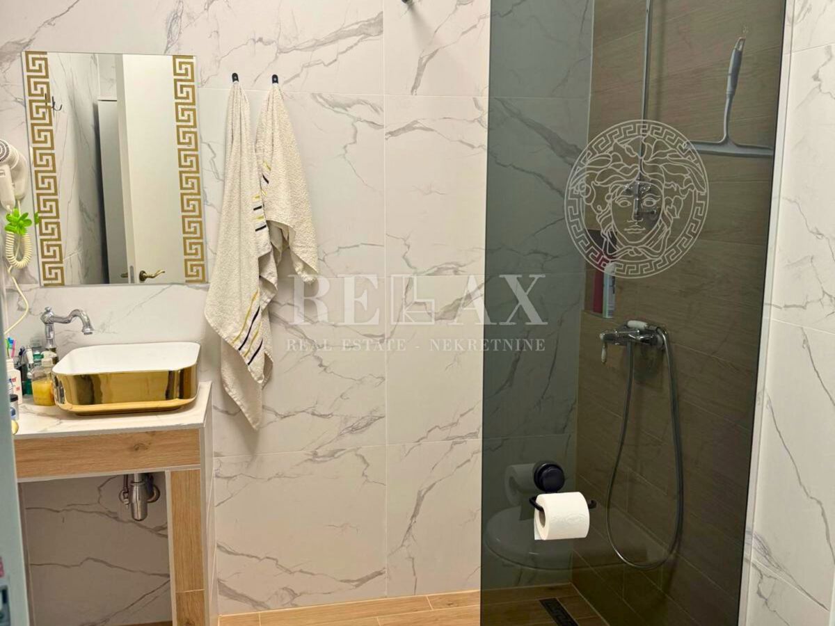 Bribir - hiša z bazenom in vrtom