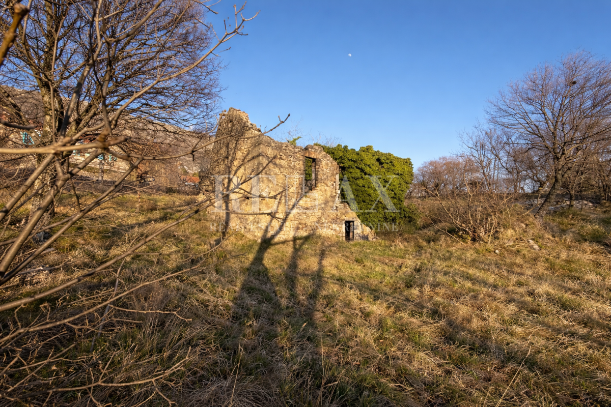 Bribir - gradbeno zemljišče s starinami