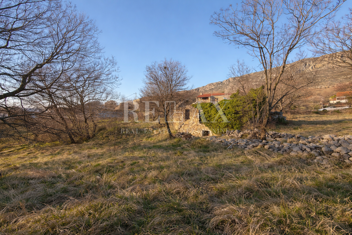 Bribir - gradbeno zemljišče s starinami