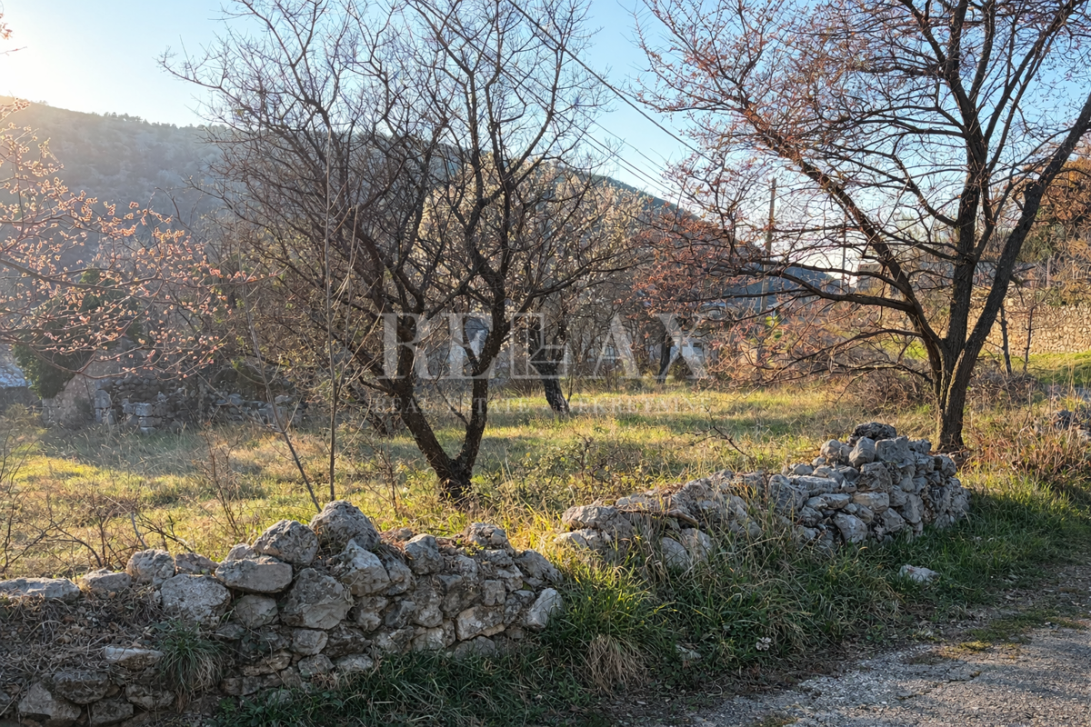 Bribir - gradbeno zemljišče s starinami