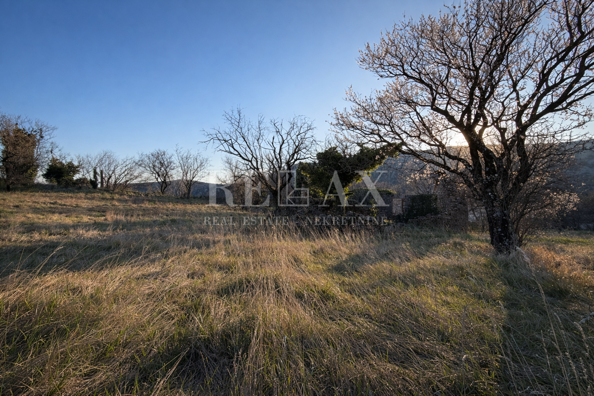 Bribir - gradbeno zemljišče s starinami