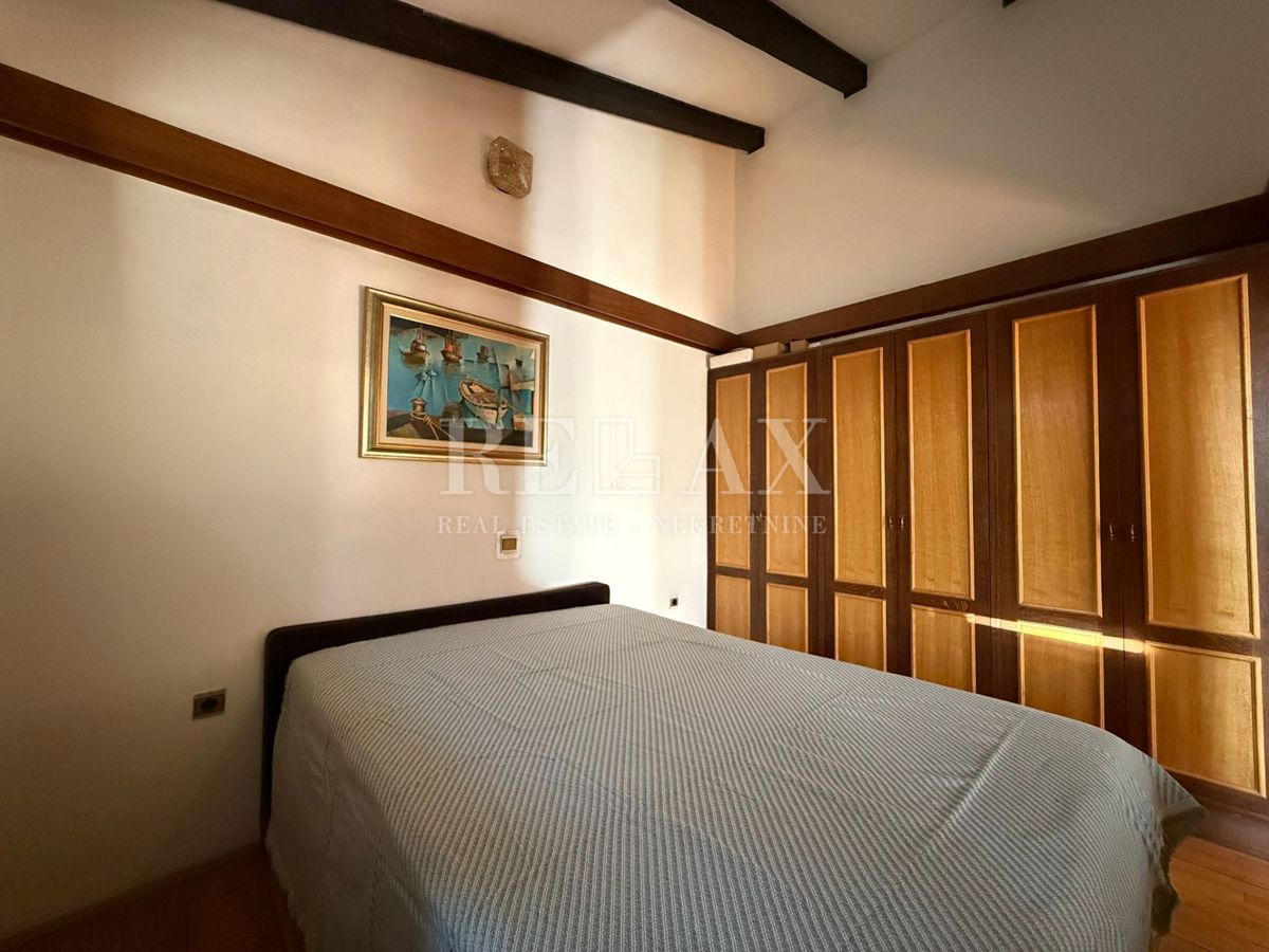 Bribir – hiša z dvema ločenima stanovanjema in vrtom