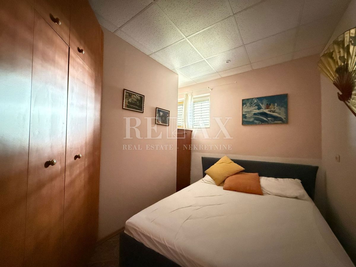 Bribir – hiša z dvema ločenima stanovanjema in vrtom