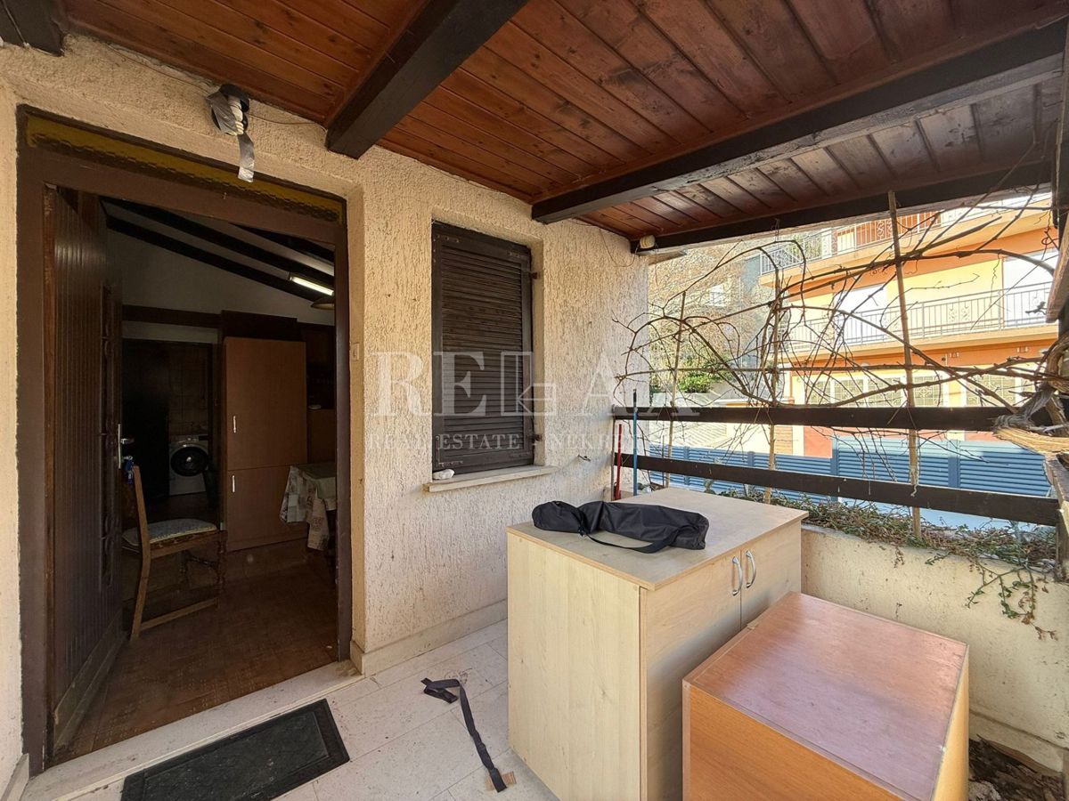 Bribir – hiša z dvema ločenima stanovanjema in vrtom