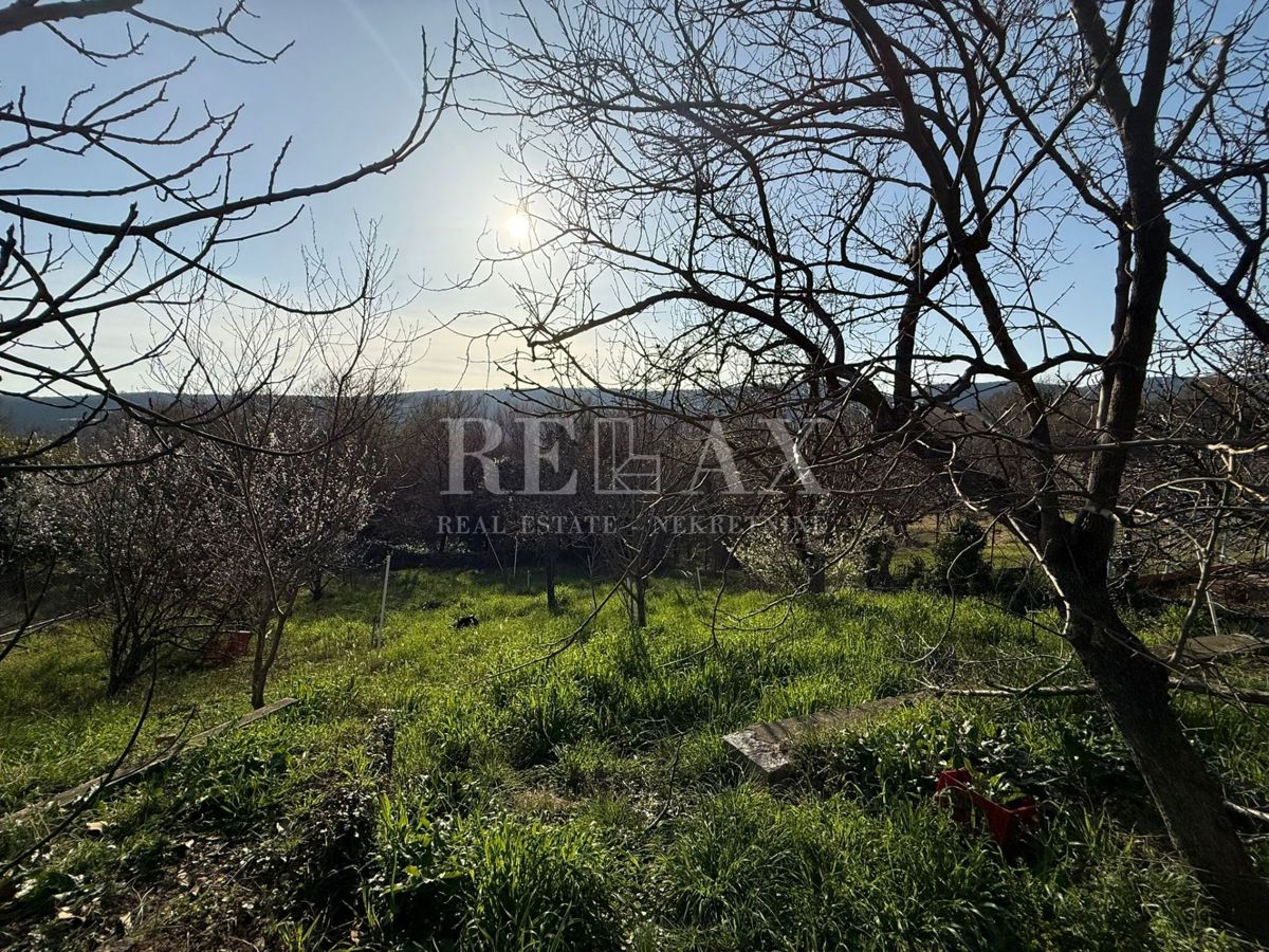 Bribir – hiša z dvema ločenima stanovanjema in vrtom