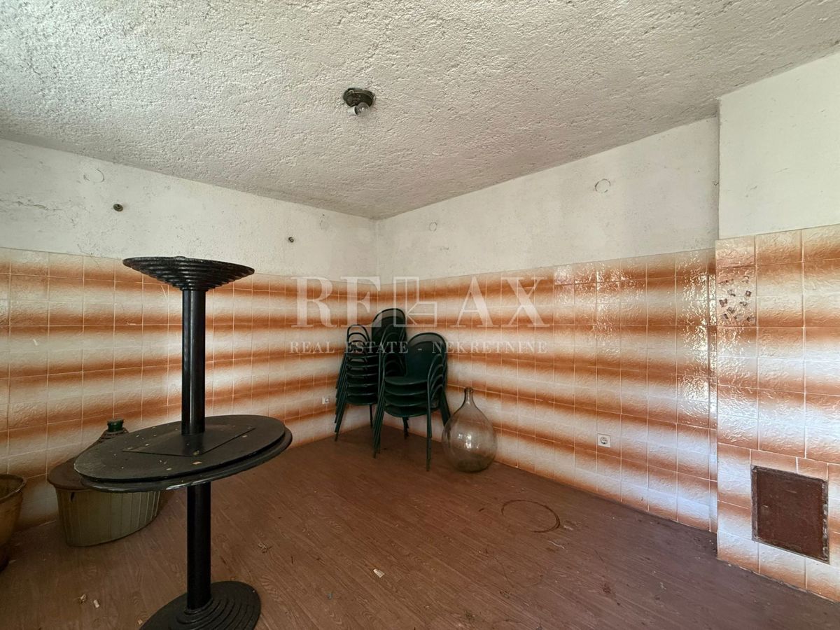 Bribir – hiša z dvema ločenima stanovanjema in vrtom