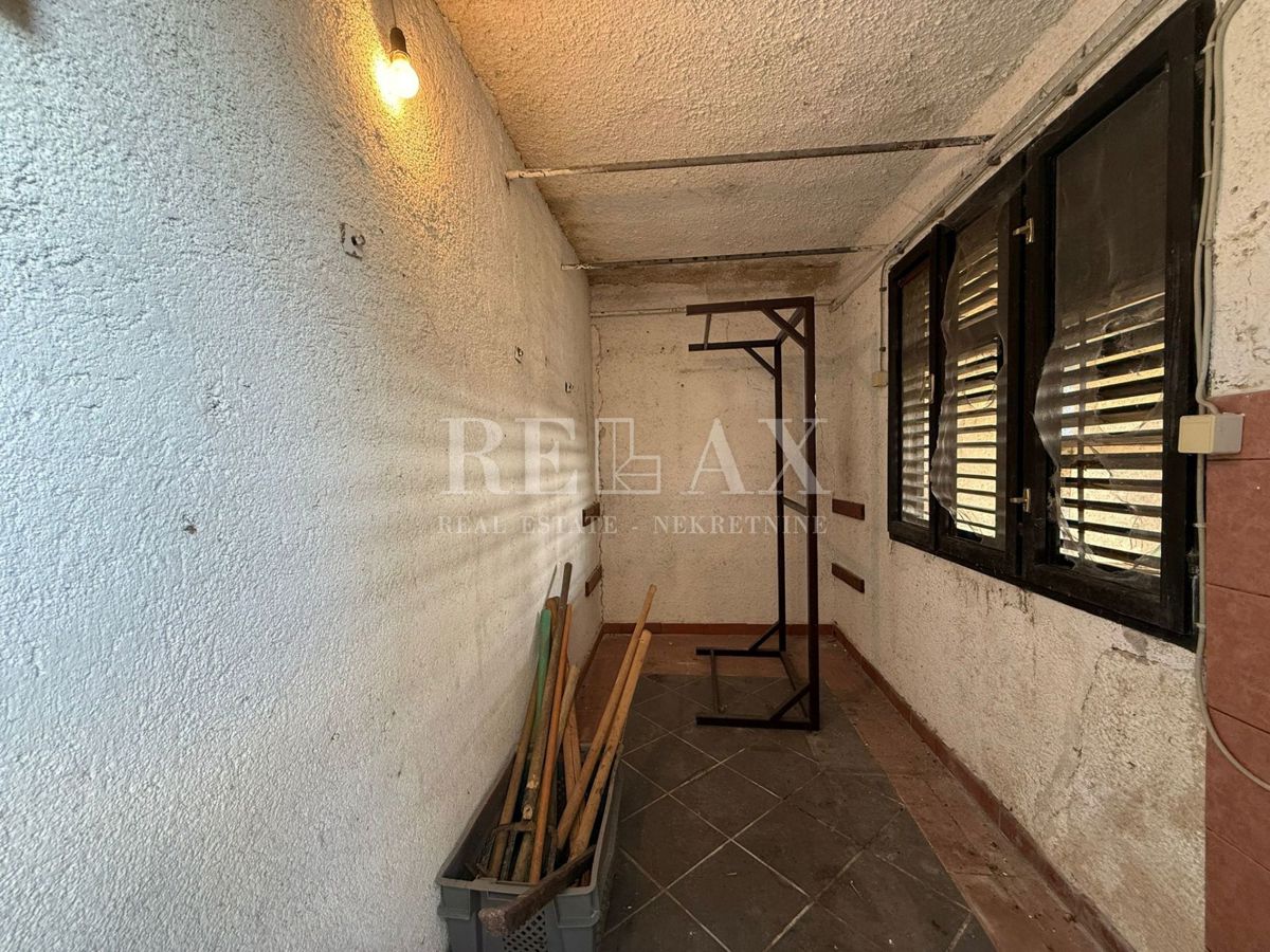 Bribir – hiša z dvema ločenima stanovanjema in vrtom