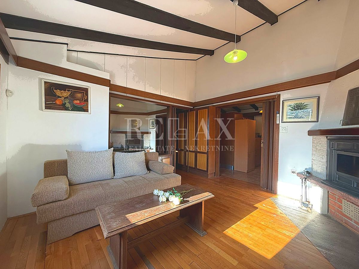 Bribir – hiša z dvema ločenima stanovanjema in vrtom