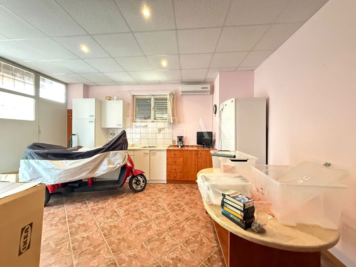 Bribir – hiša z dvema ločenima stanovanjema in vrtom