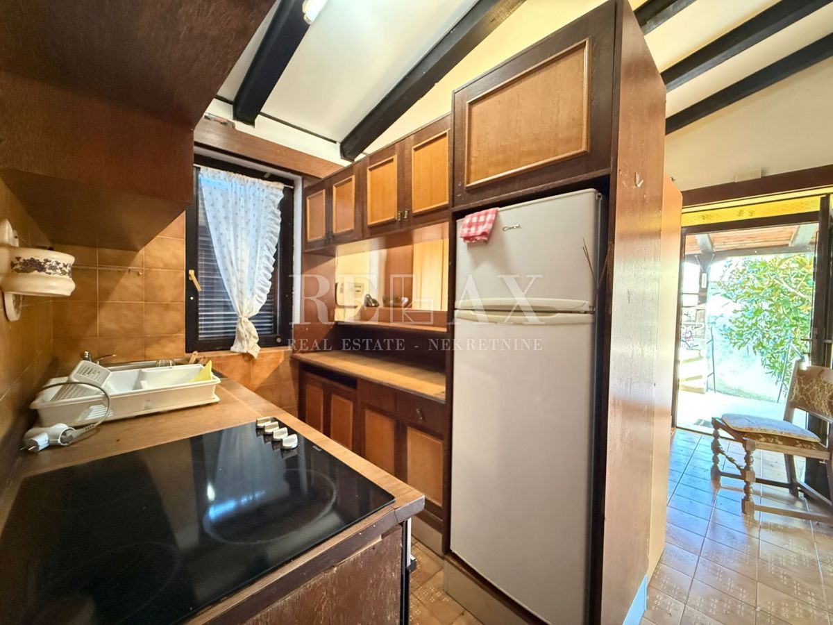 Bribir – hiša z dvema ločenima stanovanjema in vrtom