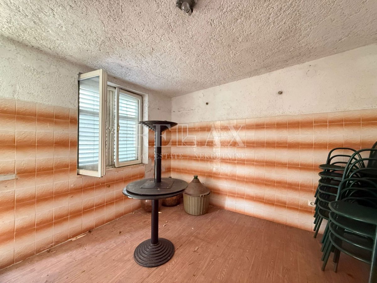 Bribir – hiša z dvema ločenima stanovanjema in vrtom