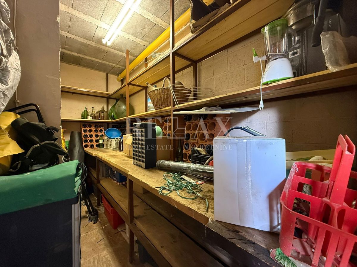 Bribir – hiša z dvema ločenima stanovanjema in vrtom