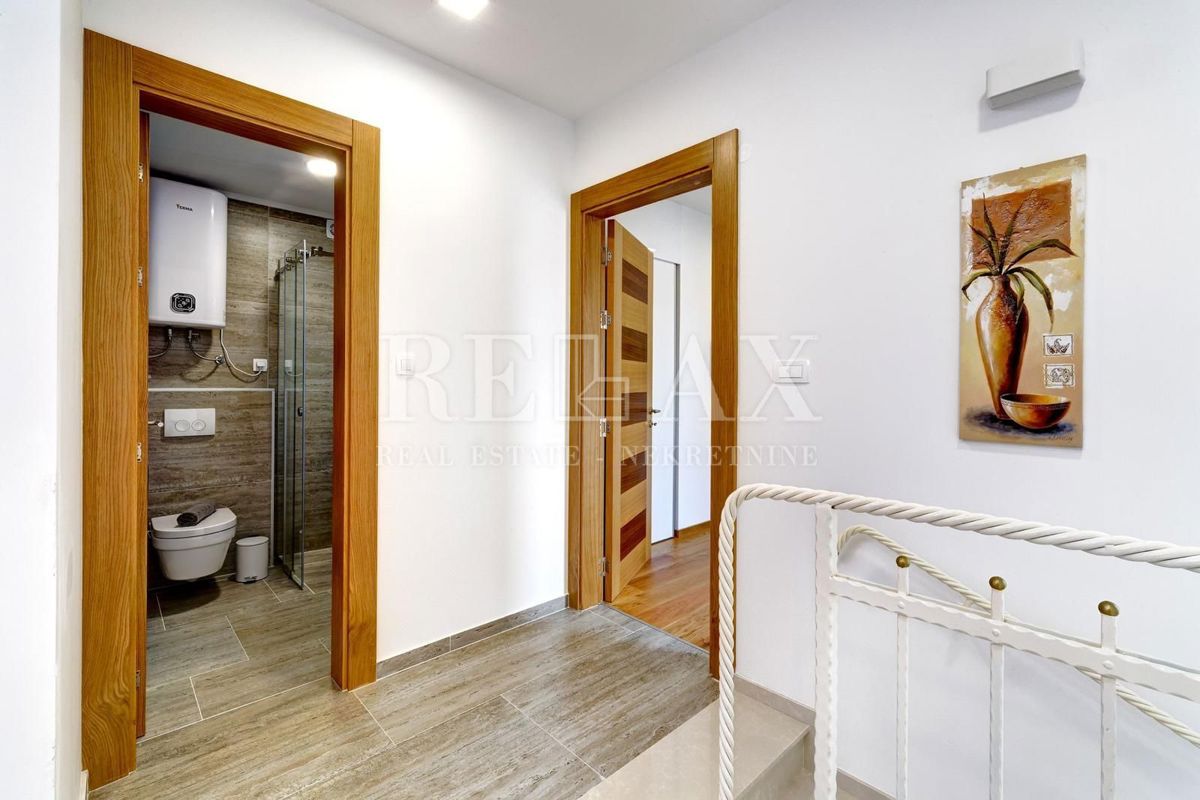 CRIKVENICA, DRAMALJ - Vila z bazenom, pogled na morje
