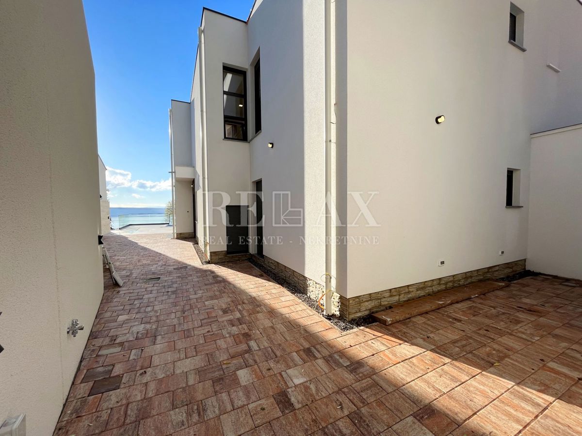 CRIKVENICA, DRAMALJ - Vila z bazenom, pogled na morje