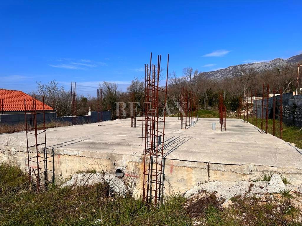 CRIKVENICA, GRIŽANE - Zemljišče z gradbenim dovoljenjem