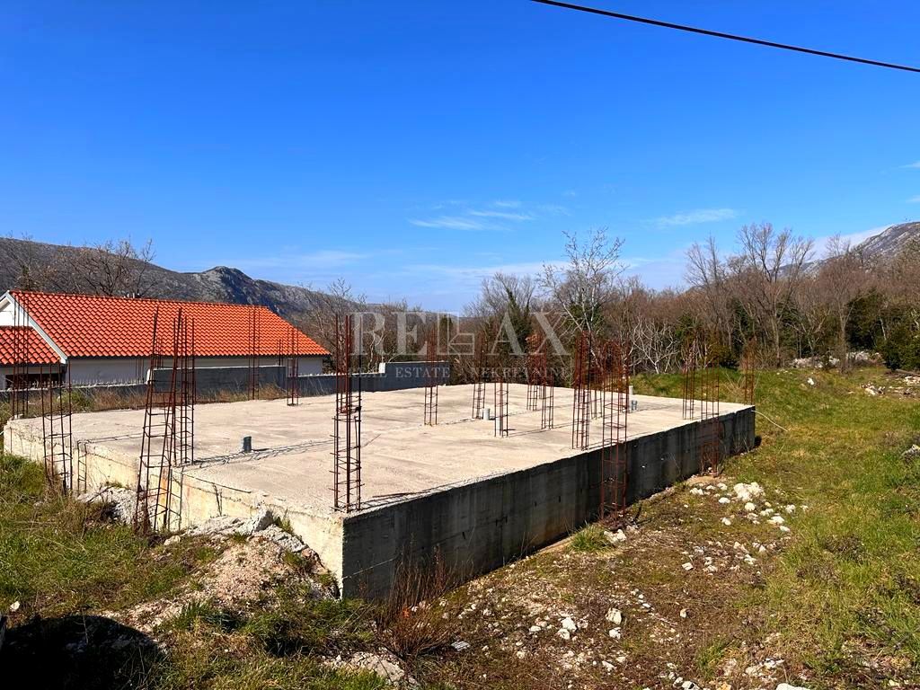 CRIKVENICA, GRIŽANE - Zemljišče z gradbenim dovoljenjem