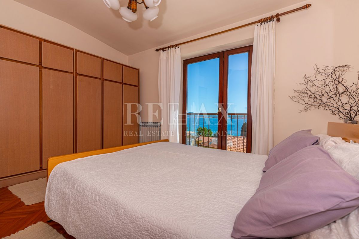 Crikvenica - hiša z restavracijo na odlični lokaciji