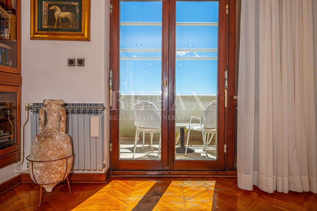 Crikvenica - hiša z restavracijo na odlični lokaciji