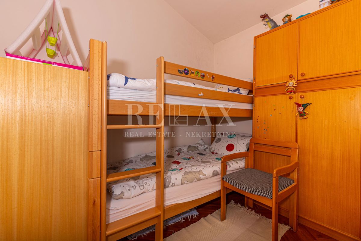 Crikvenica - hiša z restavracijo na odlični lokaciji