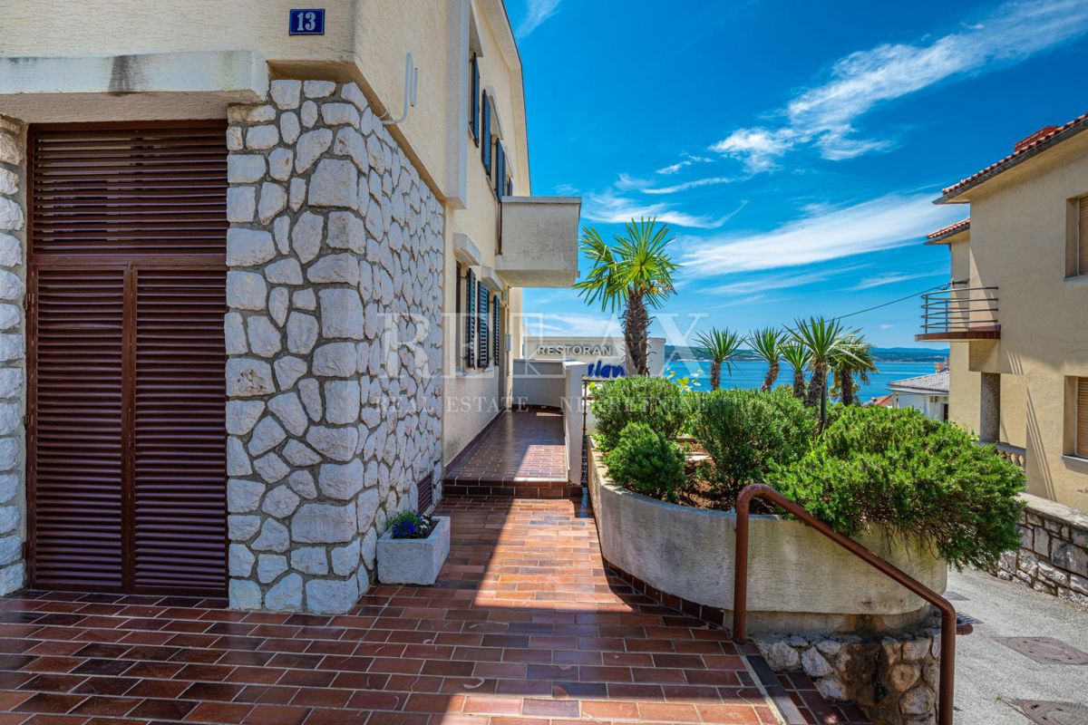 Crikvenica - hiša z restavracijo na odlični lokaciji