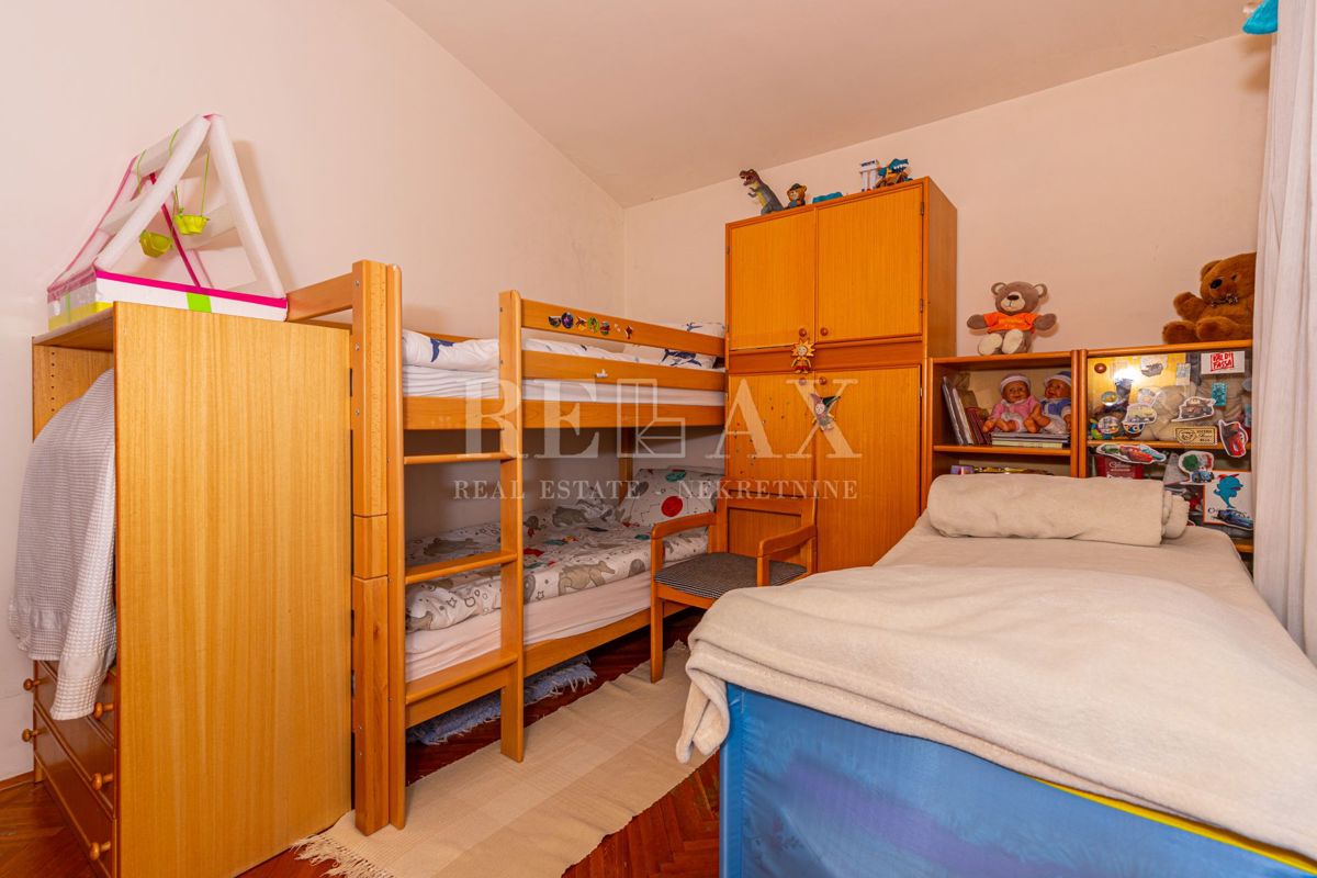 Crikvenica - hiša z restavracijo na odlični lokaciji