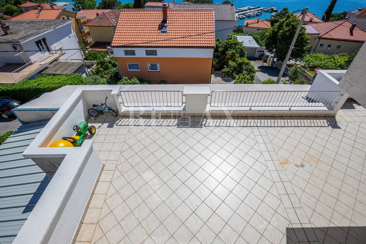 Crikvenica - hiša z restavracijo na odlični lokaciji