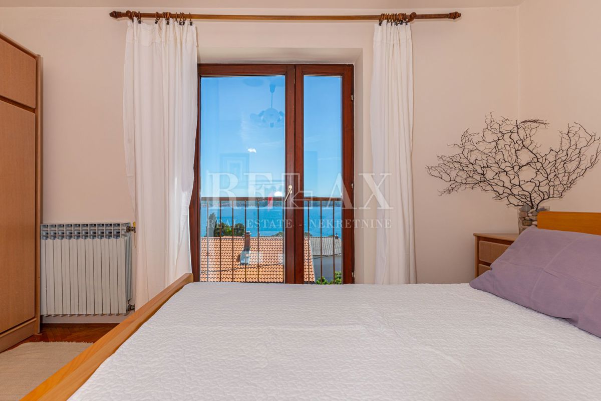 Crikvenica - hiša z restavracijo na odlični lokaciji