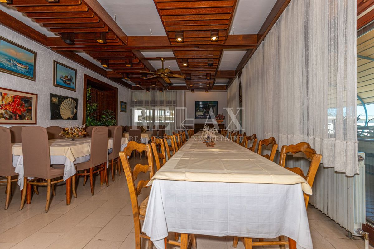 Crikvenica - hiša z restavracijo na odlični lokaciji