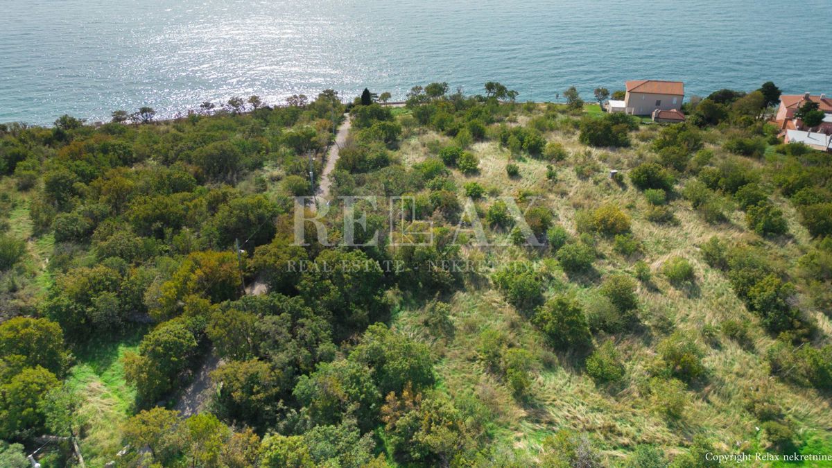 Novi Vinodolski - zemljišče prva vrsta do morja za gradnjo hotela