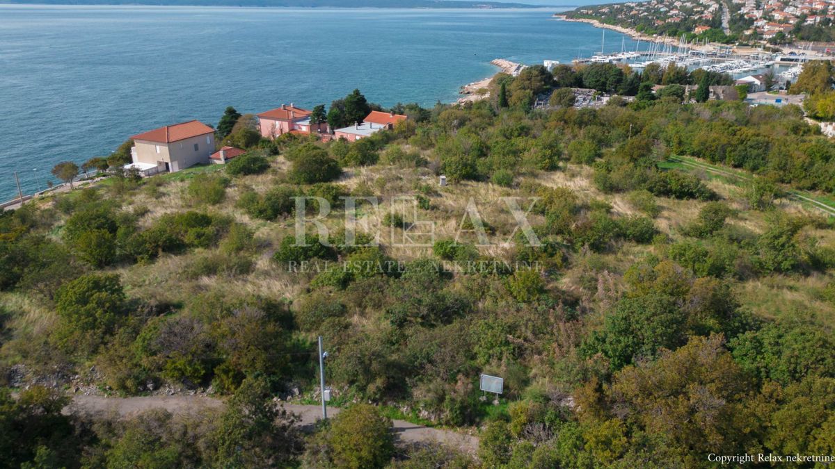 Novi Vinodolski - zemljišče prva vrsta do morja za gradnjo hotela