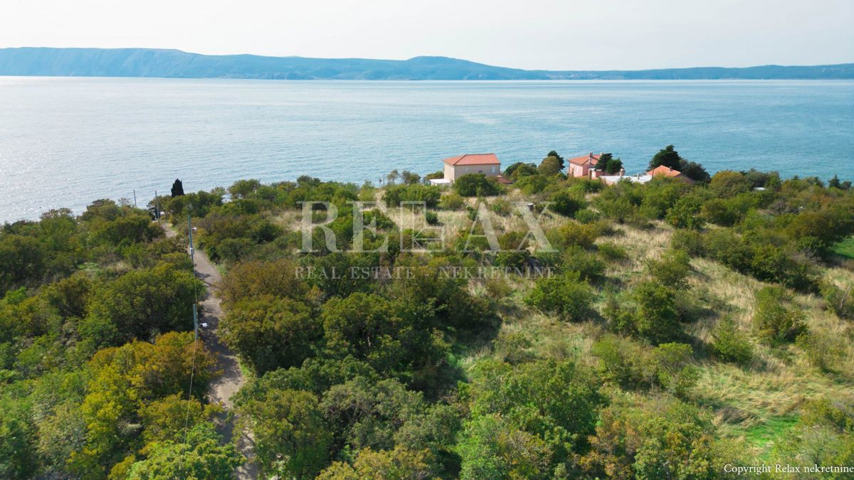 Novi Vinodolski - zemljišče prva vrsta do morja za gradnjo hotela