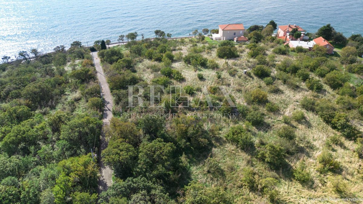 Novi Vinodolski - zemljišče prva vrsta do morja za gradnjo hotela