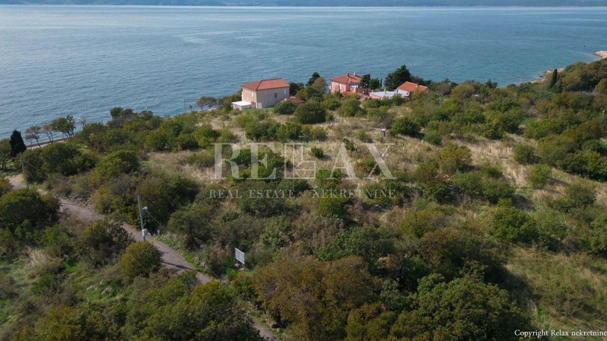 Novi Vinodolski - zemljišče prva vrsta do morja za gradnjo hotela