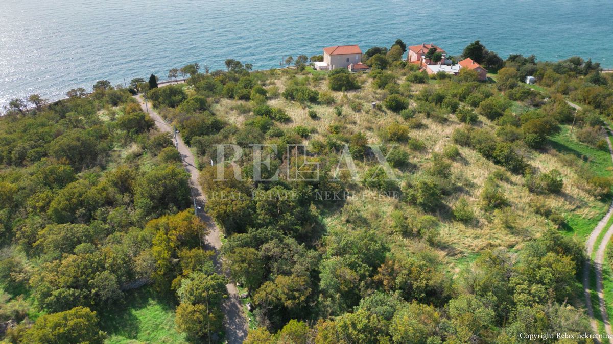 Novi Vinodolski - zemljišče prva vrsta do morja za gradnjo hotela