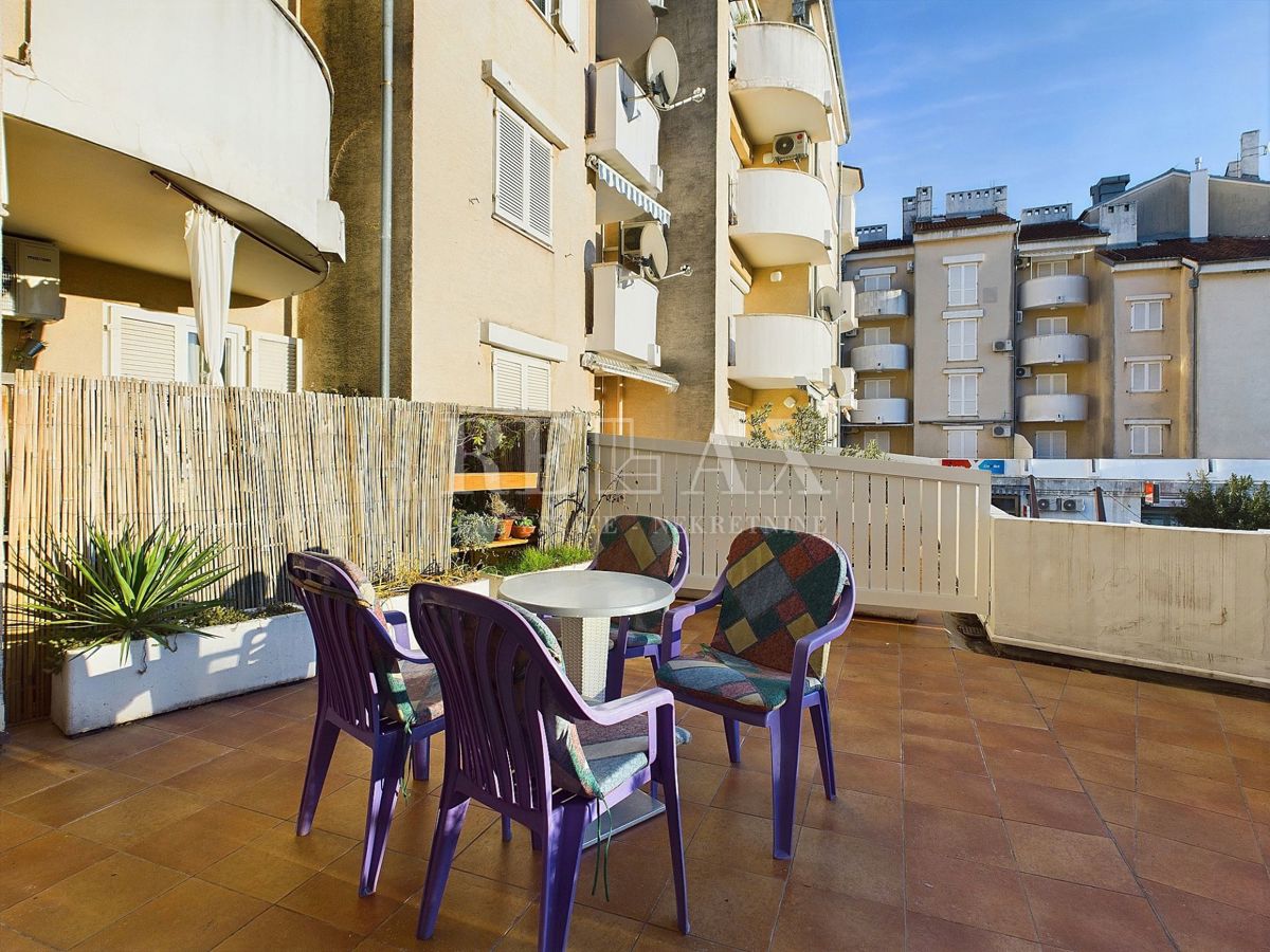 Novi Vinodolski - apartma v centru s teraso