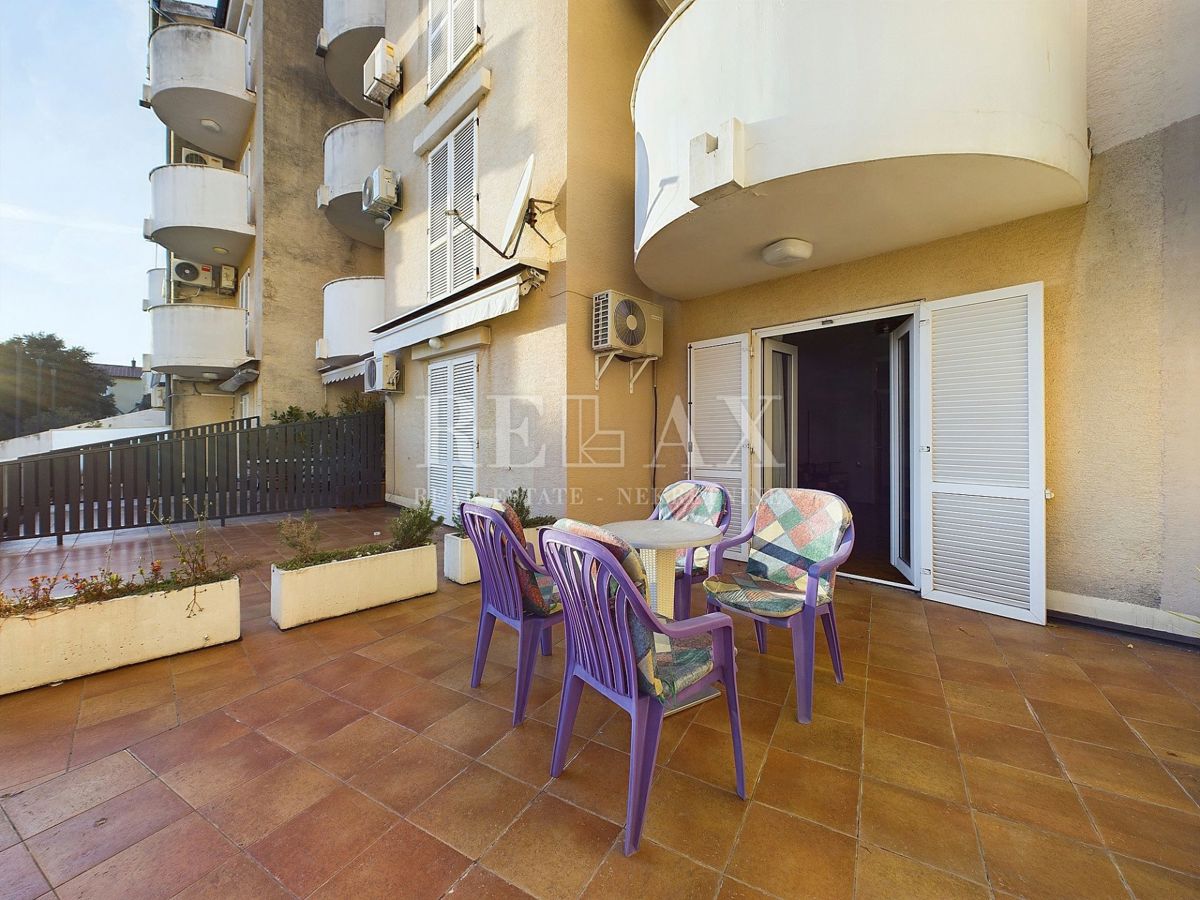 Novi Vinodolski - apartma v centru s teraso