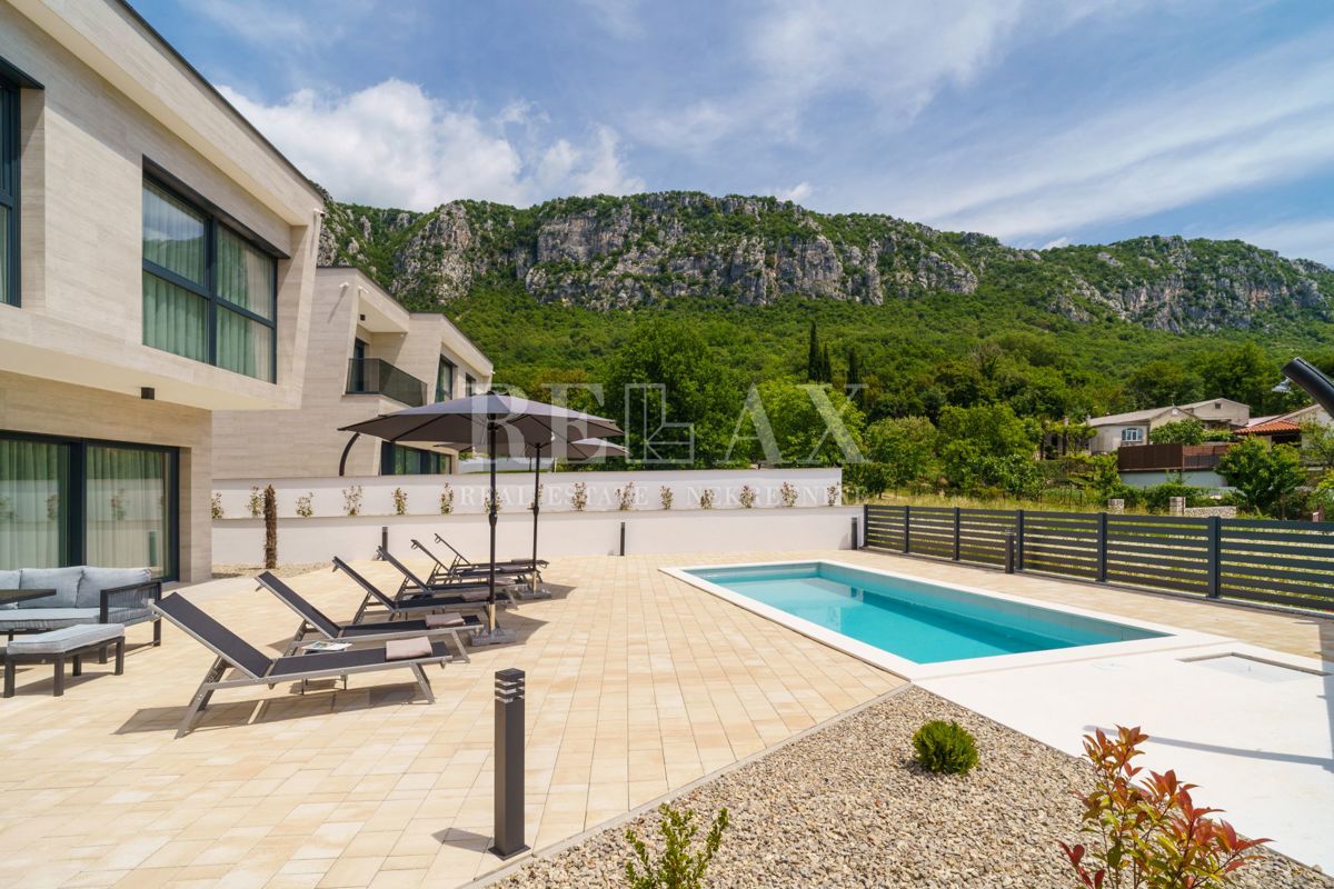 Bribir - novozgrajena vila s pogledom na morje