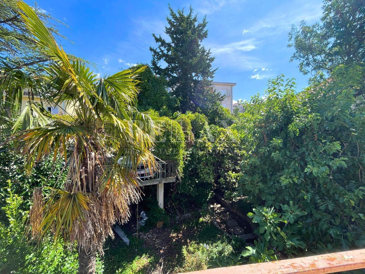 Crikvenica - hiša v centru, vrhunska lokacija, parkirišče
