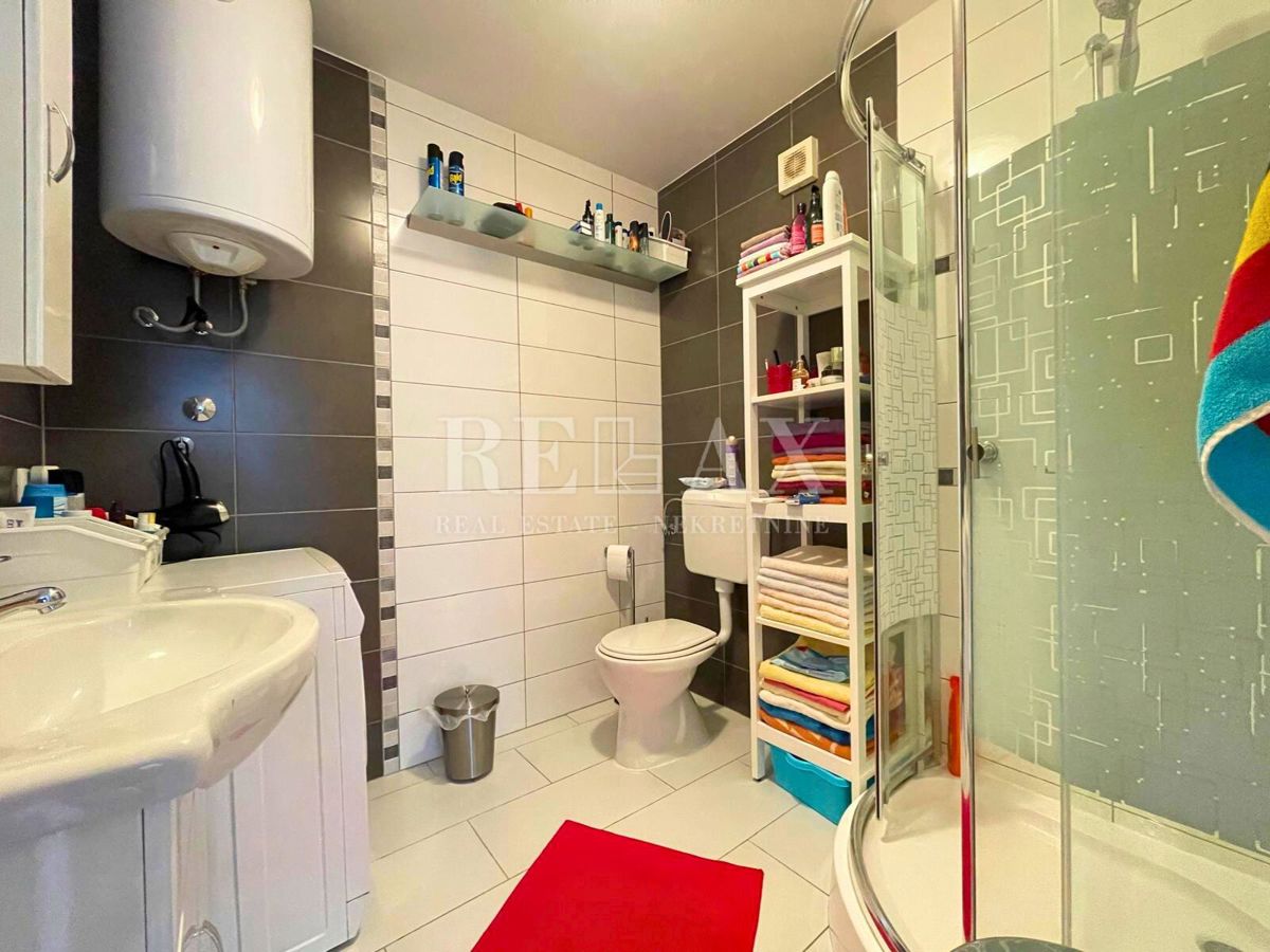 Selce – apartma z vrtom, bazenom in parkirnim mestom