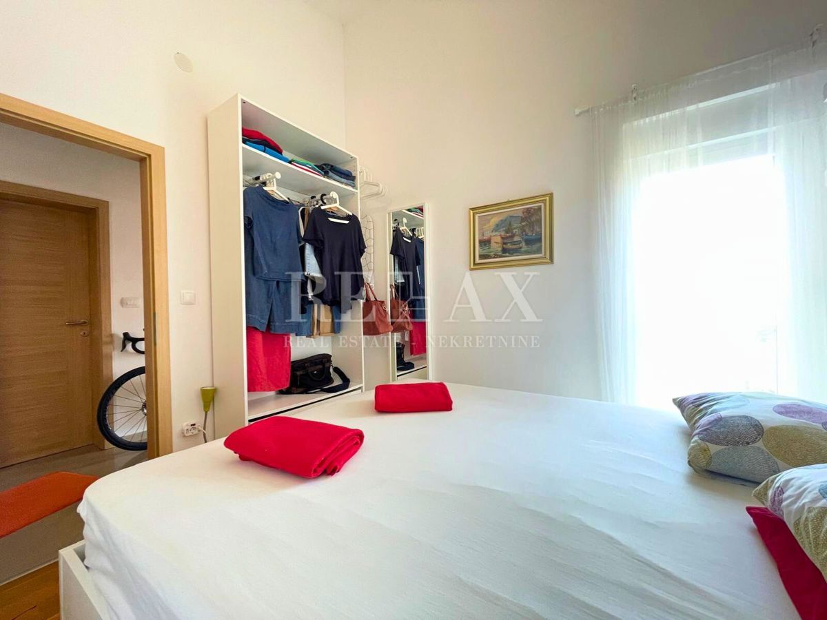 Selce – apartma z vrtom, bazenom in parkirnim mestom