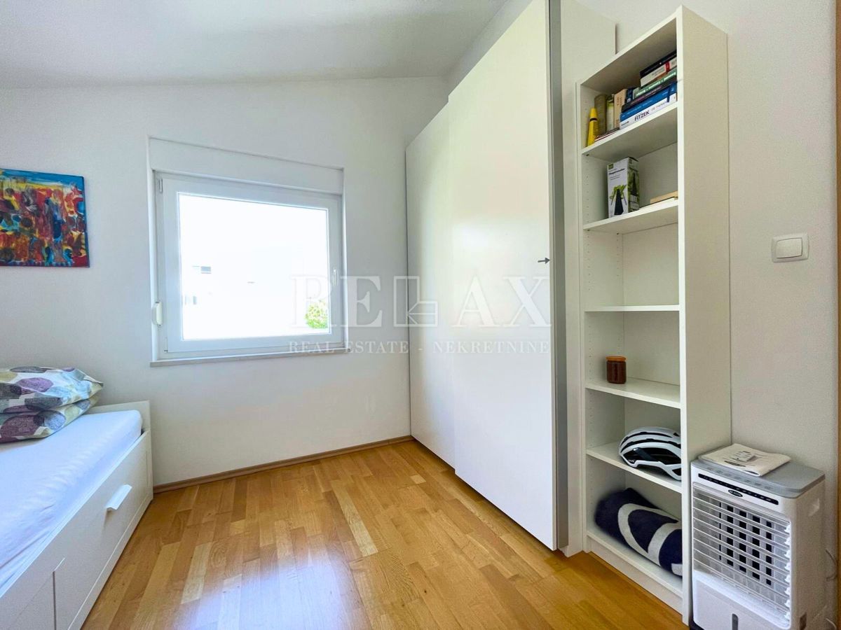 Selce – apartma z vrtom, bazenom in parkirnim mestom