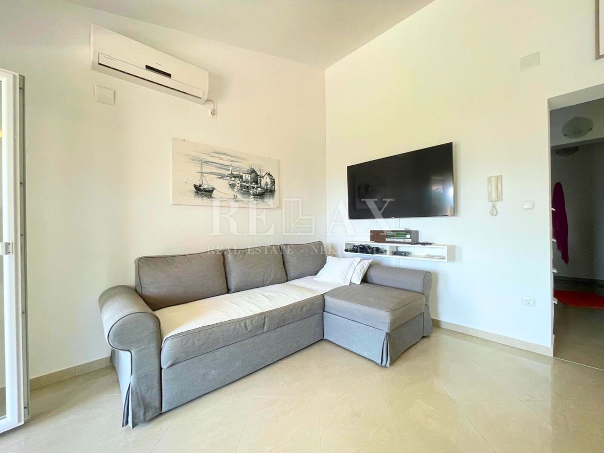 Selce – apartma z vrtom, bazenom in parkirnim mestom