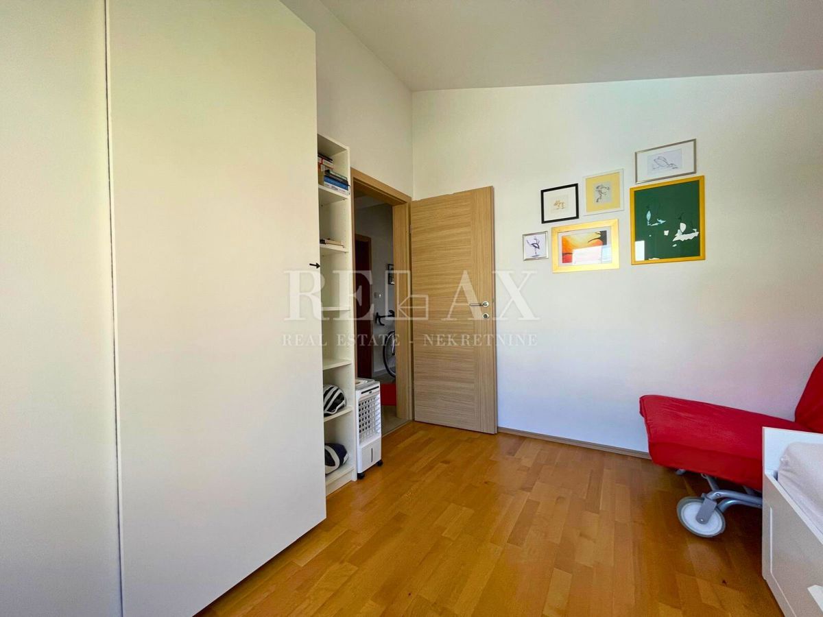 Selce – apartma z vrtom, bazenom in parkirnim mestom