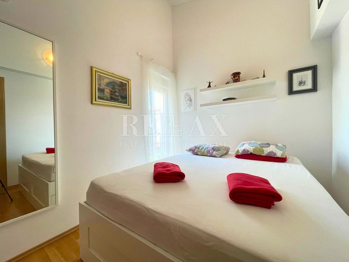 Selce – apartma z vrtom, bazenom in parkirnim mestom