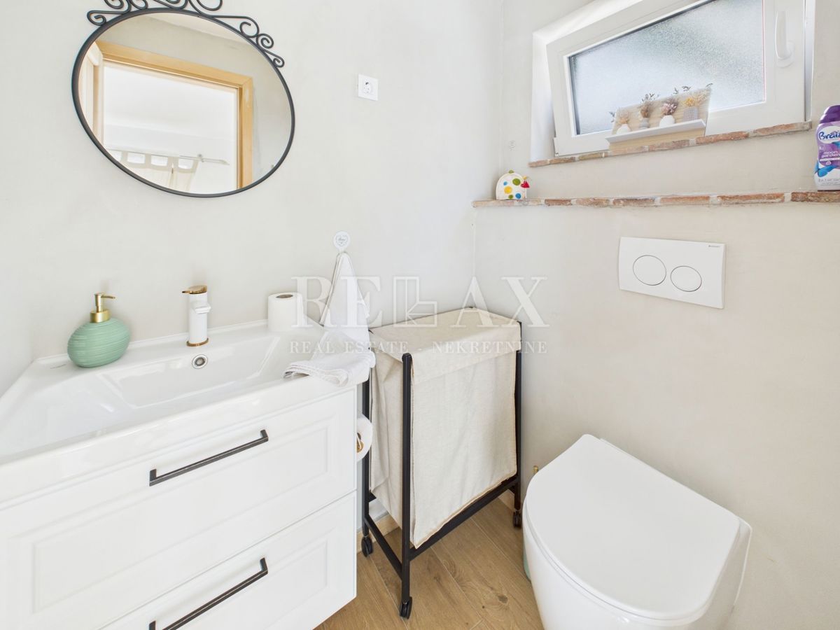 Bribir - kamnita vila z ogrevanim bazenom